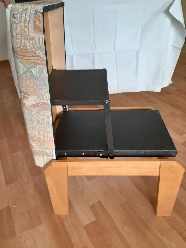 Gepolsterter Hocker mit Stufen / Tritthocker / Stufenhocker in Haßmoor