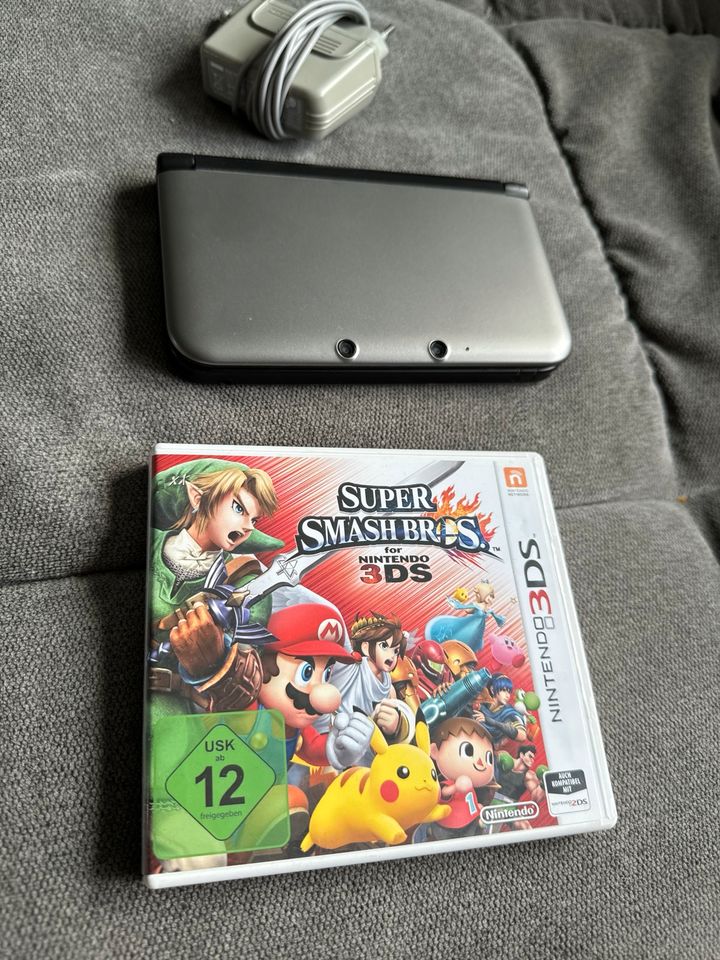 Nintendo 3DS XL in silver black mit Ladegeräte und OVP in Teltow