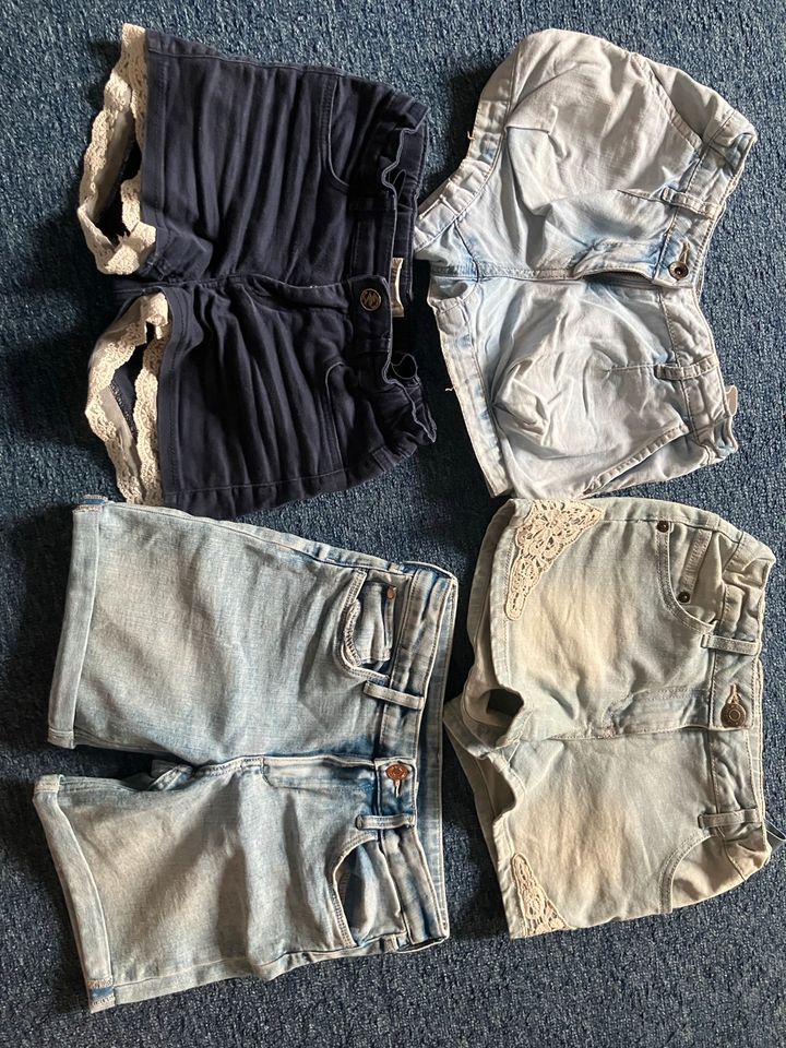 Jeans Shorts Größe 134/140 in Berlin