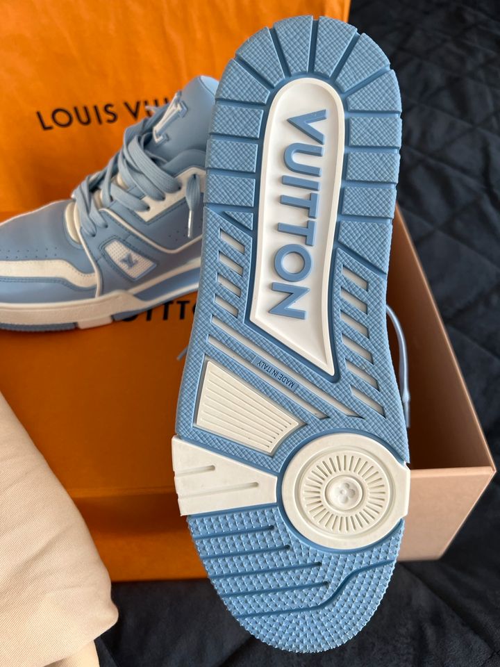 lv trainer babyblau