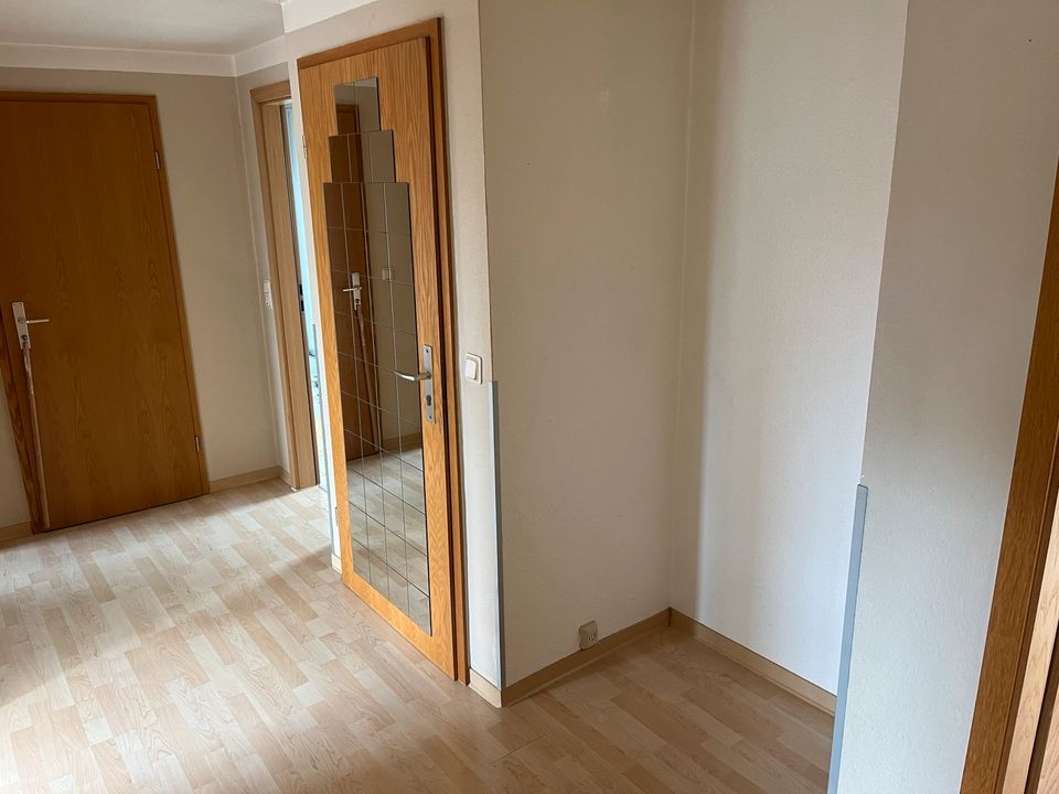 3 Zimmer Wohnung  Küche  Bad  65 qm in Mühlhausen