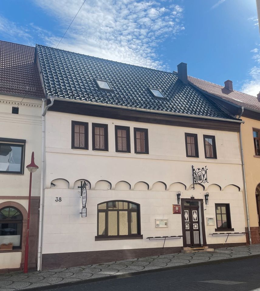 Historisches Gebäude in Zentrum von Mansfeld in Mansfeld