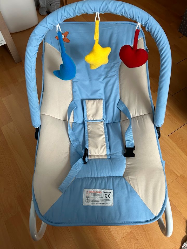 Babywippe mit Mobile in Weismain