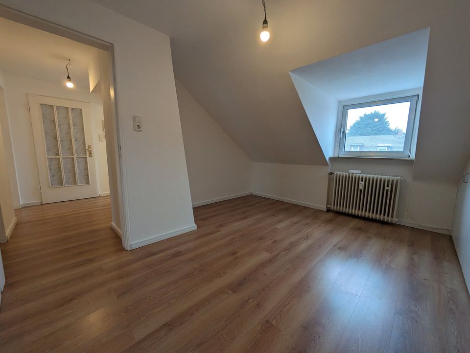 2 Zimmer Wohnung in FFM Zeilsheim, mit EBK in Frankfurt am Main