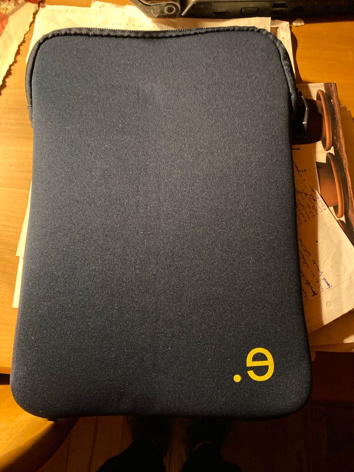 Neuwertige Netbooktasche oder Notebook 11-12 Zoll , Neopren in Mudenbach