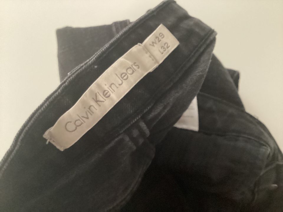 Calvin klein Jeans Hose schwarz Skinny Gr. 29/32 neuwertig in Besigheim