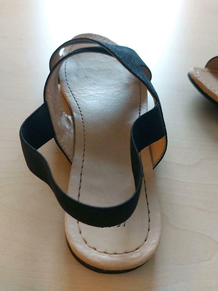 Sandalen Größe 35 H&M schwarz in Wendehausen