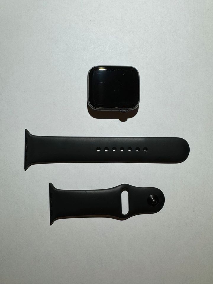 Apple Watch Series 5 44mm in Altbach