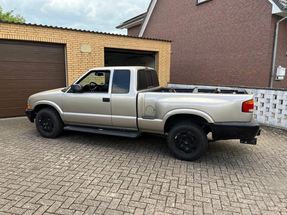 Chevrolet S10 Stepside Pickup in Lehrte