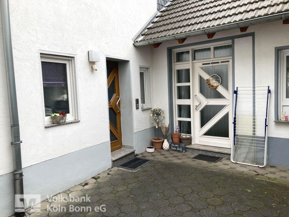 Bonn-Graurheindorf - 3-Parteienhaus ideal zur Vermietung oder teilweisen Eigennutzung geeignet! in Bonn