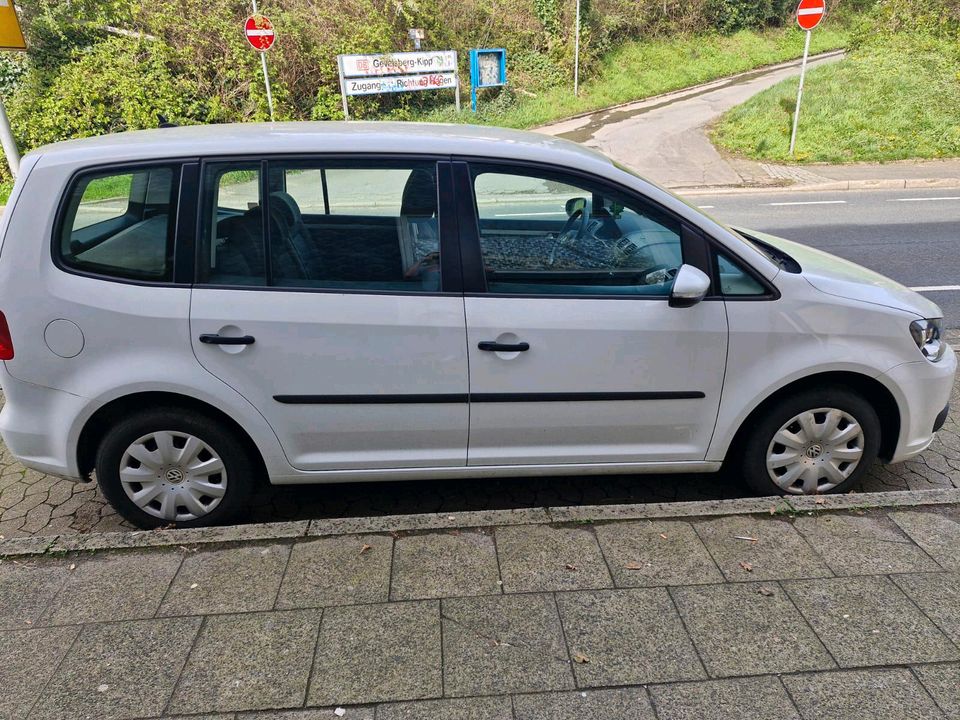 VW Touran 1.6 tdi 2014 2 Besitzer in Gevelsberg
