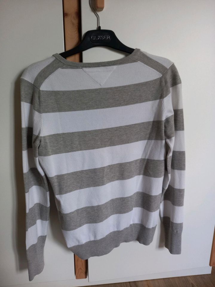 Tommy Hilfiger Damen Pullover grau-weiß gestreift, M in Warendorf