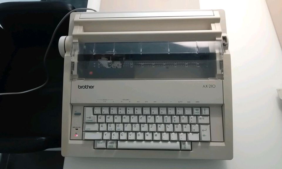 Elektrische Schreibmaschine Brother AX-210 in Gießen