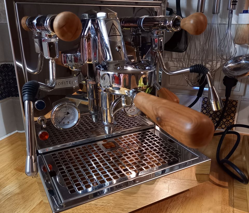 Holzgriff bei Siebträger Espressomaschine De´Longhi, SMEG in Halfing