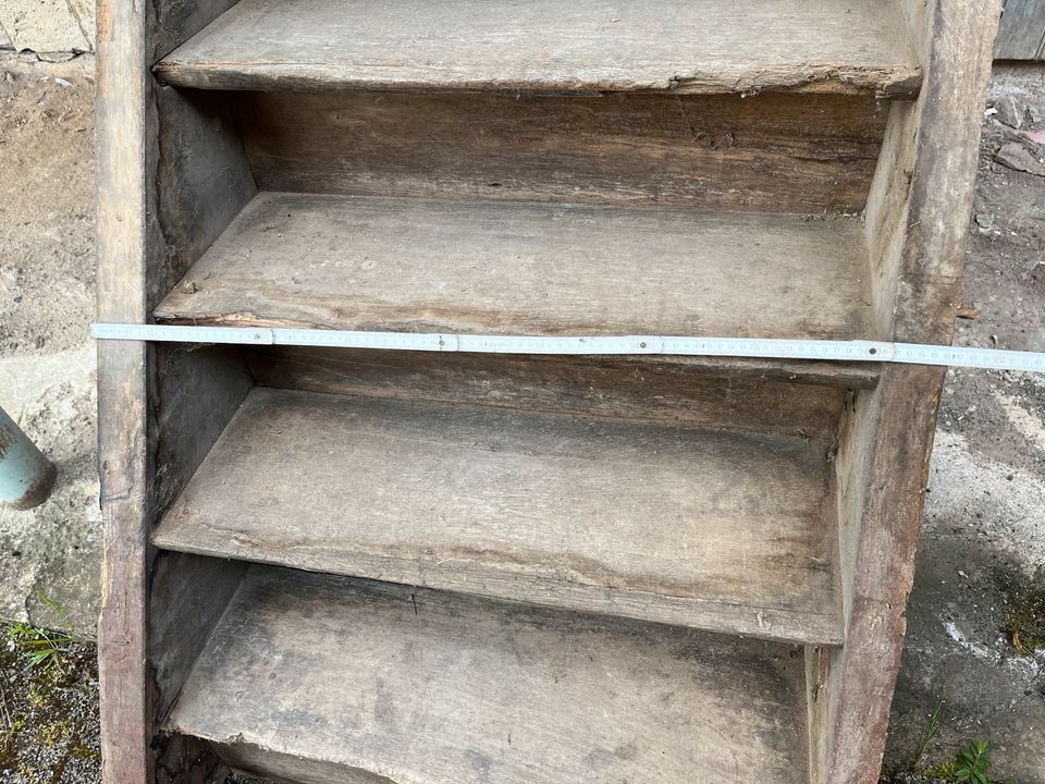 Antike alte Treppe aus Holz in Knüllwald
