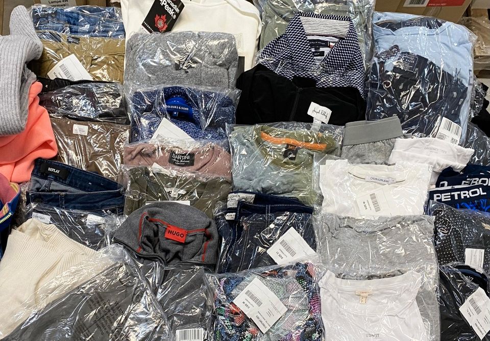 ca. 4.000 Kg Marken Bekleidung Kiloware, Großhandel, HugoBoss, Versace, Adidas, Diesel, TH, Versace, CK u.a. für Wiederverkäufer, versch. Größen, Kundenretouren, Restposten in Tanna