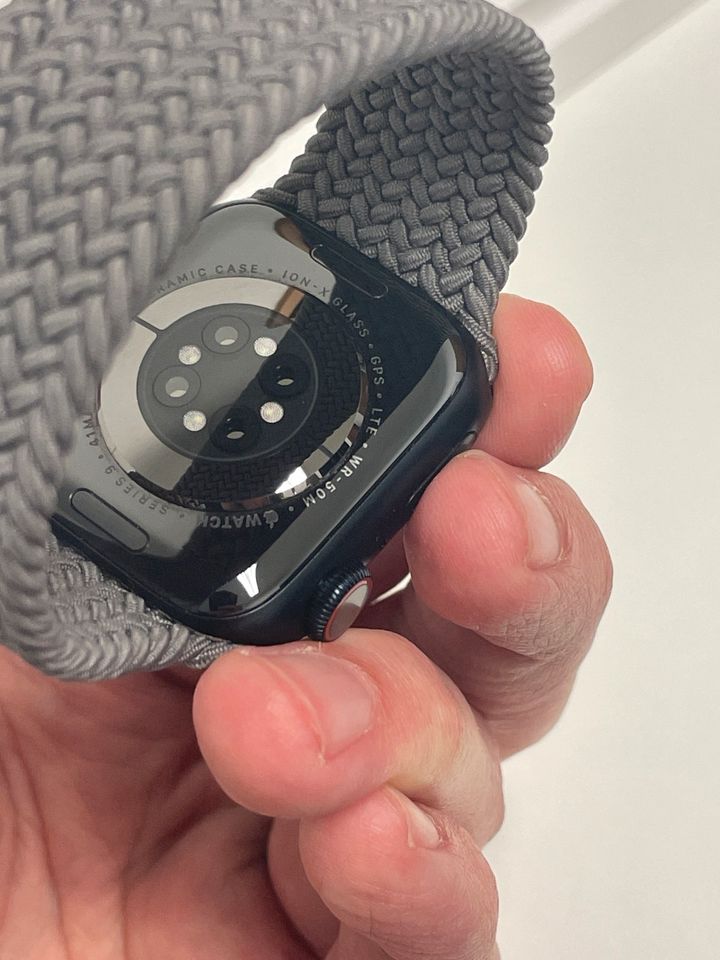 Apple Watch Series 9 GPS + Cellular 41mm Mitternacht - wie neu in Regensburg