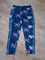 Tchibo, Freizeithose, blau,rosa,lila, Blumenmuster, Gr. 40 Bayern - Waldkraiburg Vorschau