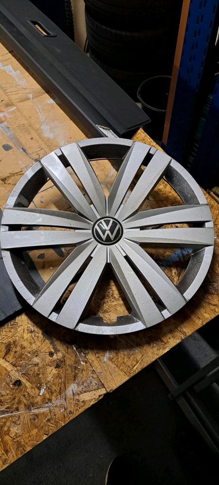 VW Sommerreifen mit Stahlfelgen Pirelli 205/60 R16 Sommerräder in Dresden