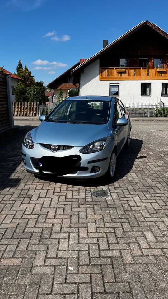 Mazda 2 in Hellblau in Essenbach