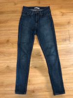 Levi’s jeans 28/32 high rise skinny dunkelblau Hamburg - Sülldorf Vorschau