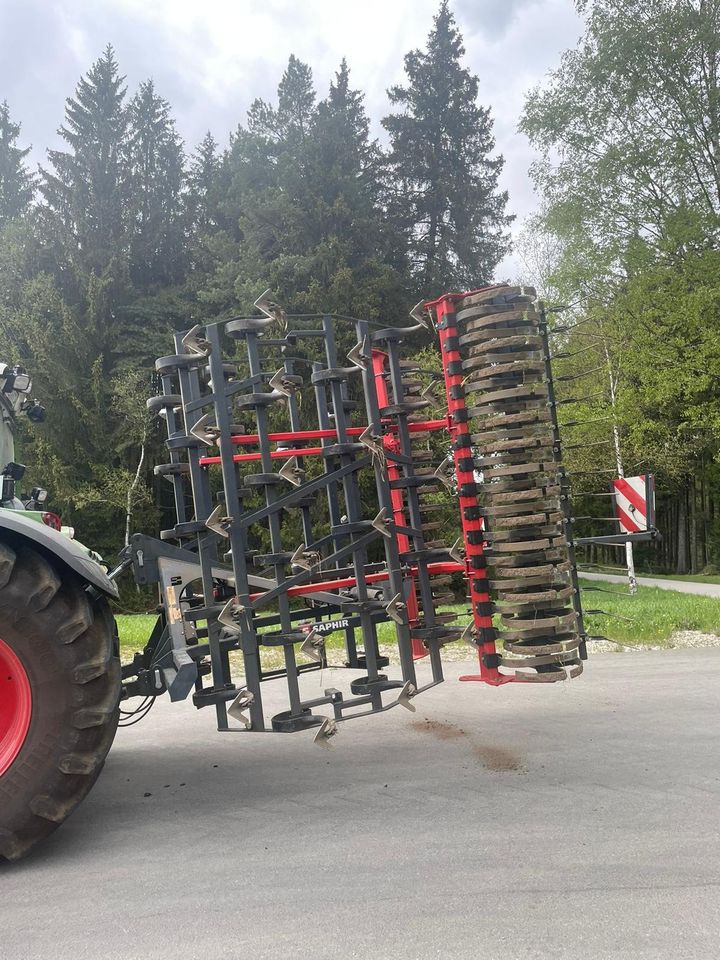 Großfederzinkenegge Saphir Grubber Saatbettkombination Egge in Biessenhofen