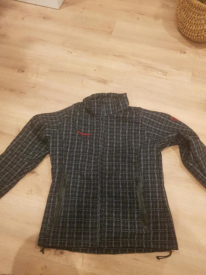 Mammut Jacke Poliester. XXL Mit Fleece gefüttert. in Hahnheim