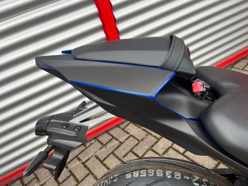 Yamaha R7 -matt schwarz / foliert MY 2023 / 2024 in Suhl