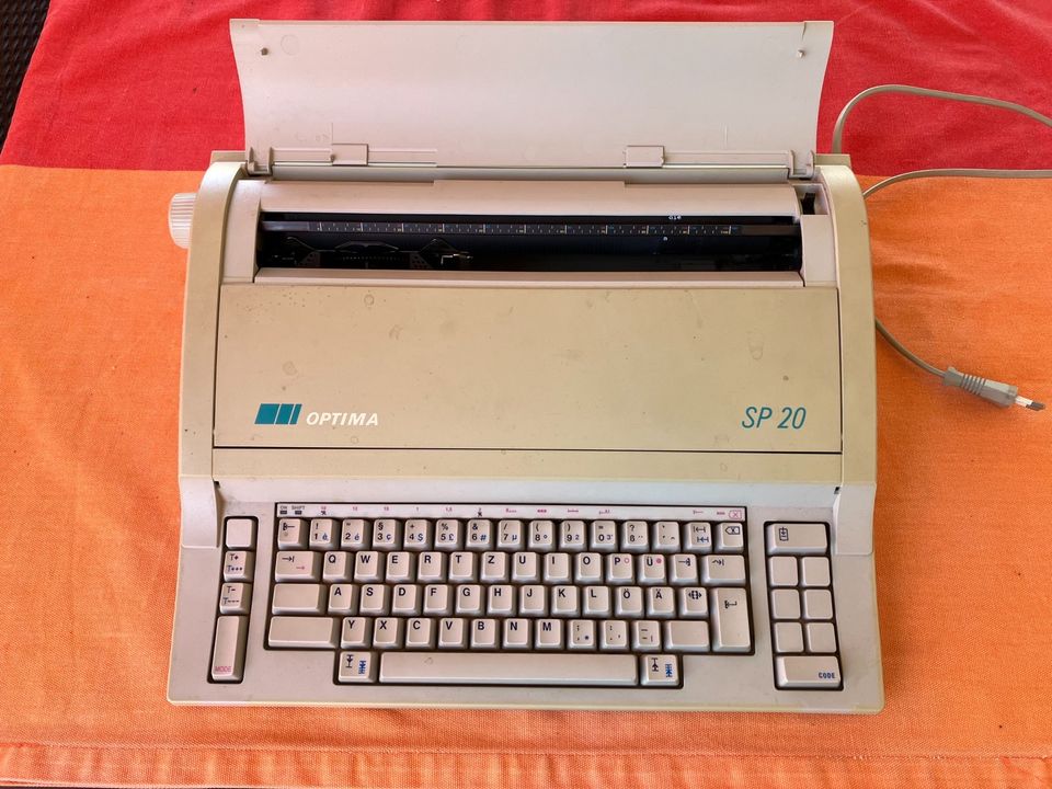 Elektrische Schreibmaschine OPTIMA in Dresden