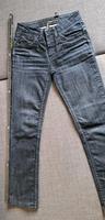  XS Damenbekleidung Jeanshose dunkelblau C und A Größe 34 Hessen - Schwalbach a. Taunus Vorschau