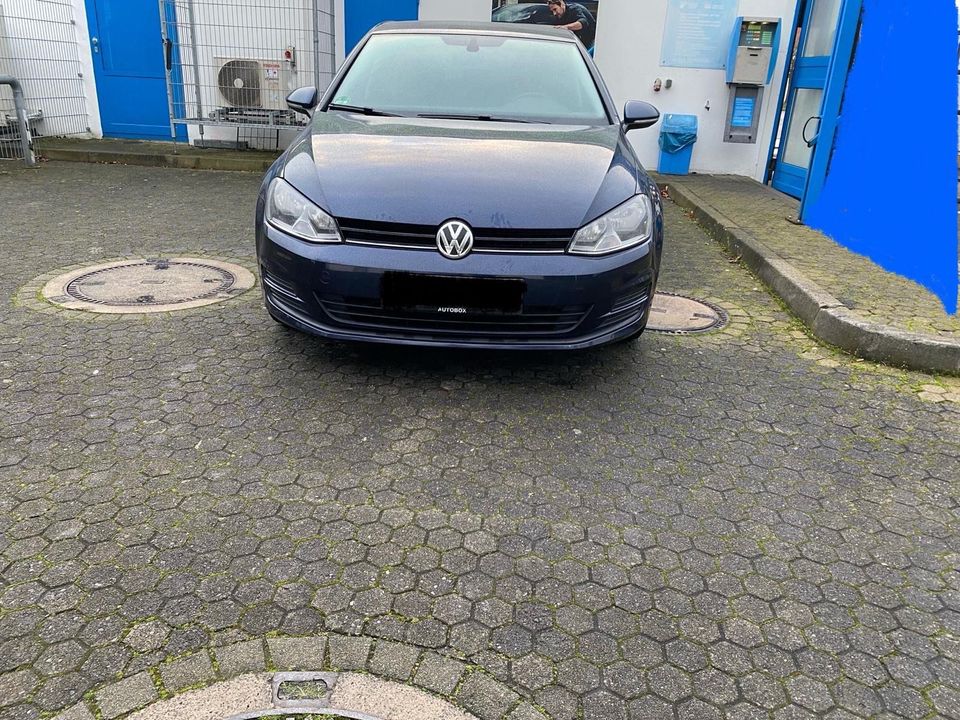 VW  Golf 7. 1.2. TSI . Start stop. Trennlinie wenig Kilometer . in Minden