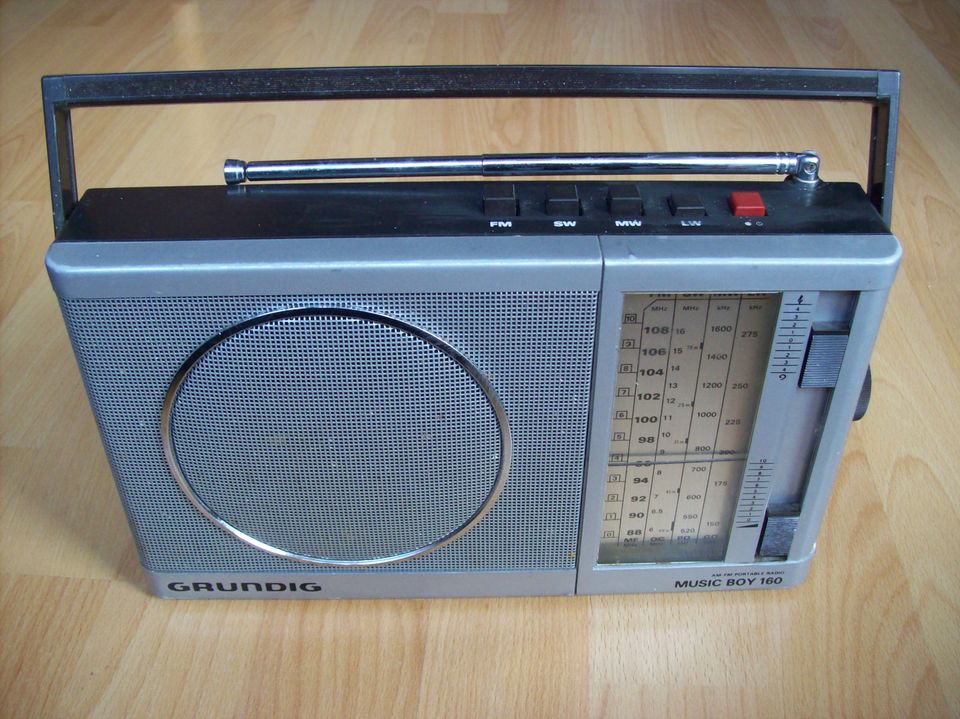 GRUNDIG Musik Boy 160a Nostalgie Koffer Radio Funktionsfähig in Hamburg