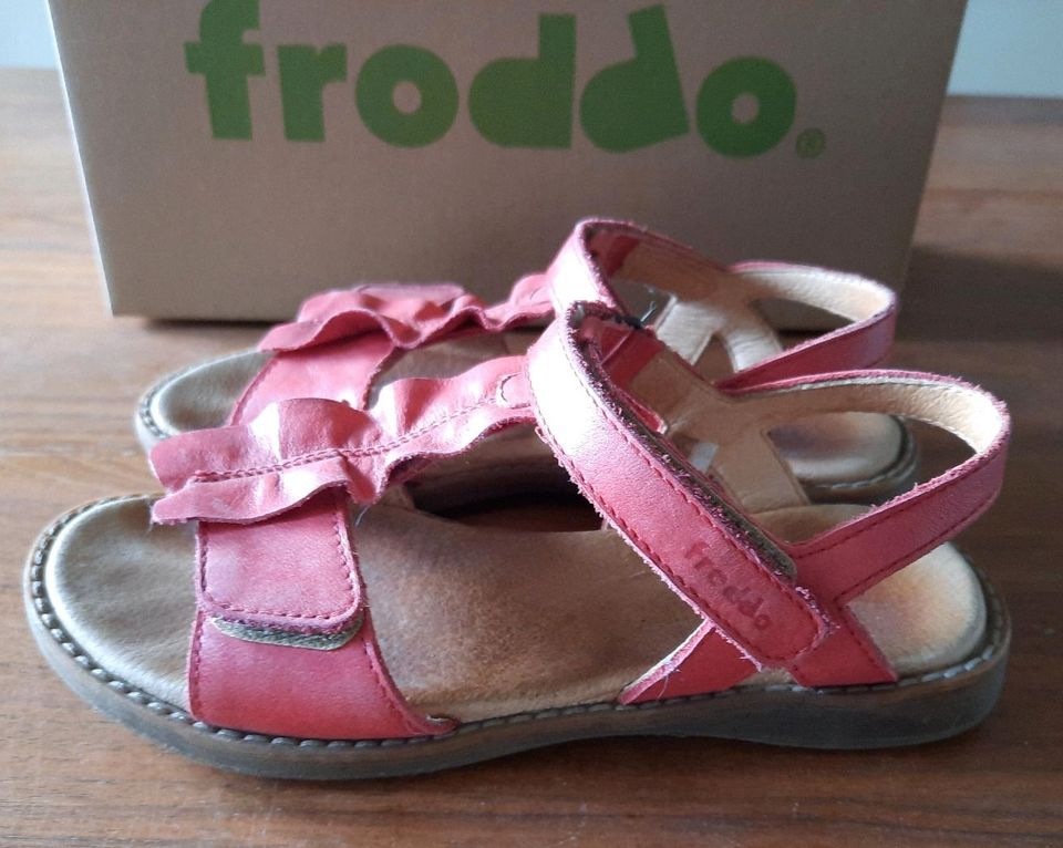 Froddo Sandalen rot Gr. 33 in Hude (Oldenburg)