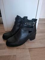 Stiefeletten Schuhe mit Absatz, Cut-Outs und Schnalle, Leder Köln - Mülheim Vorschau