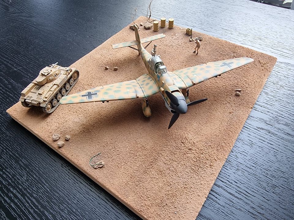 Junkers Ju 87 Stuka 1/72 Afrika Diorama mit Panzer I Afrika Korps in Kammeltal