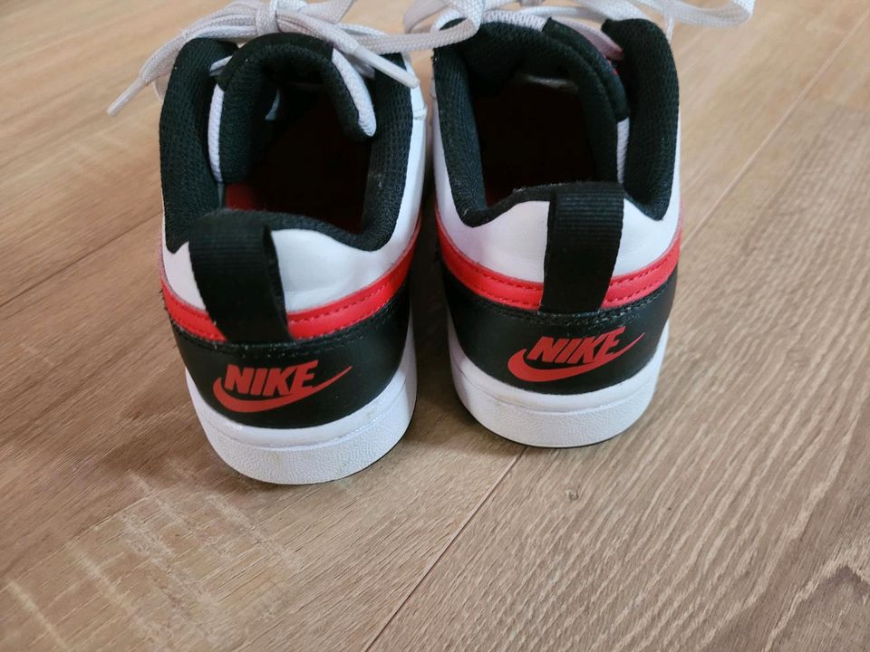 Nike Schuhe Gr. 35,5 ( 22,5 cm ), TOP ! in Zwoenitz