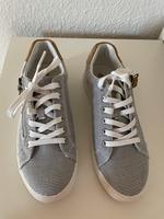 Schuhe / Sneaker in Größe 39 Niedersachsen - Hatten Vorschau