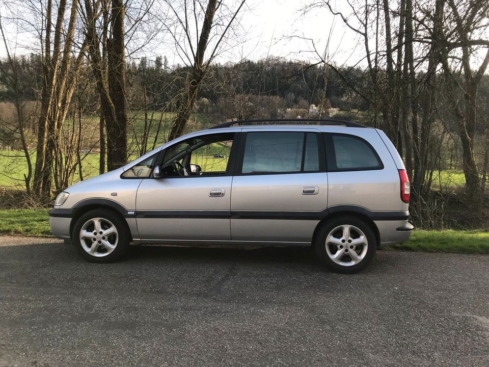 Opel Zafira A 1,8 7 sitzer in Murrhardt