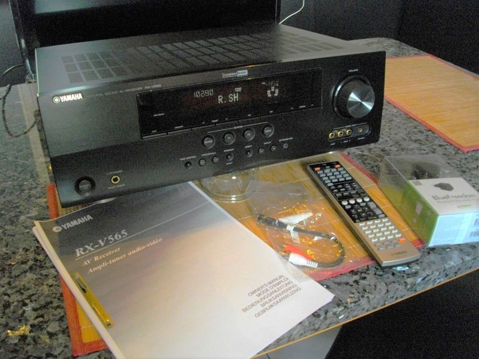 Yamaha RX-V 565 7.1 AV Receiver, Schwarz + BT Adapter in Tangstedt 