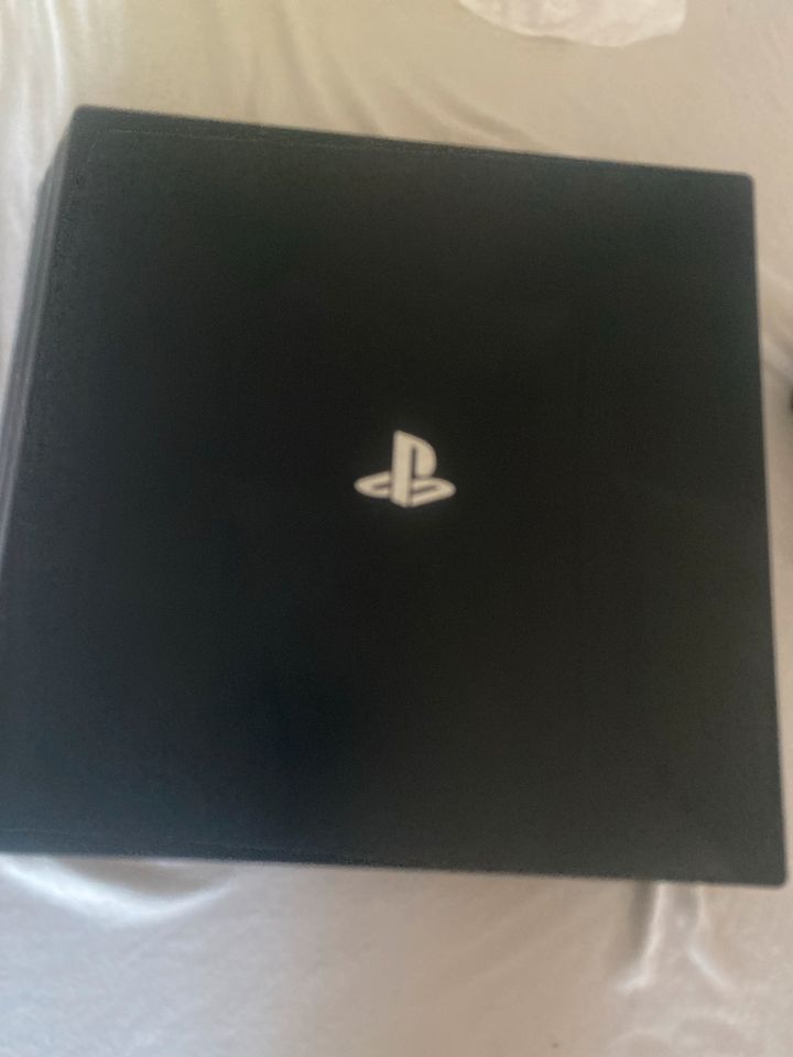 Ps4 pro 1 TB + 3 Controller in Cham