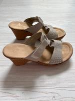 Rieker Pantoletten Sandalen hellgrau Gr. 40 Niedersachsen - Vechelde Vorschau