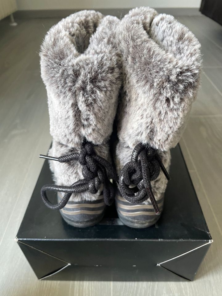 Adidas Winterboots (SG-Kollektion) in Pohlheim