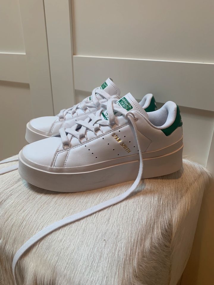 wNeu Adidas Stan Smith Plateau Gr 37 1/3 weiß grün in Traunstein