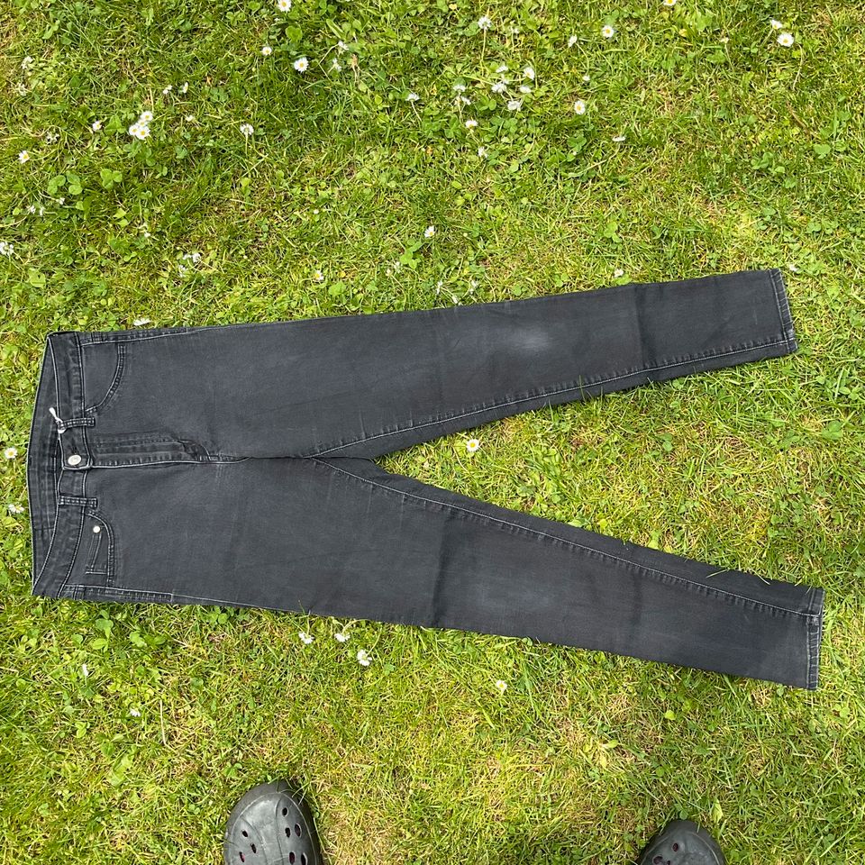 Jeans Damen schwarz Gr S in Schlier