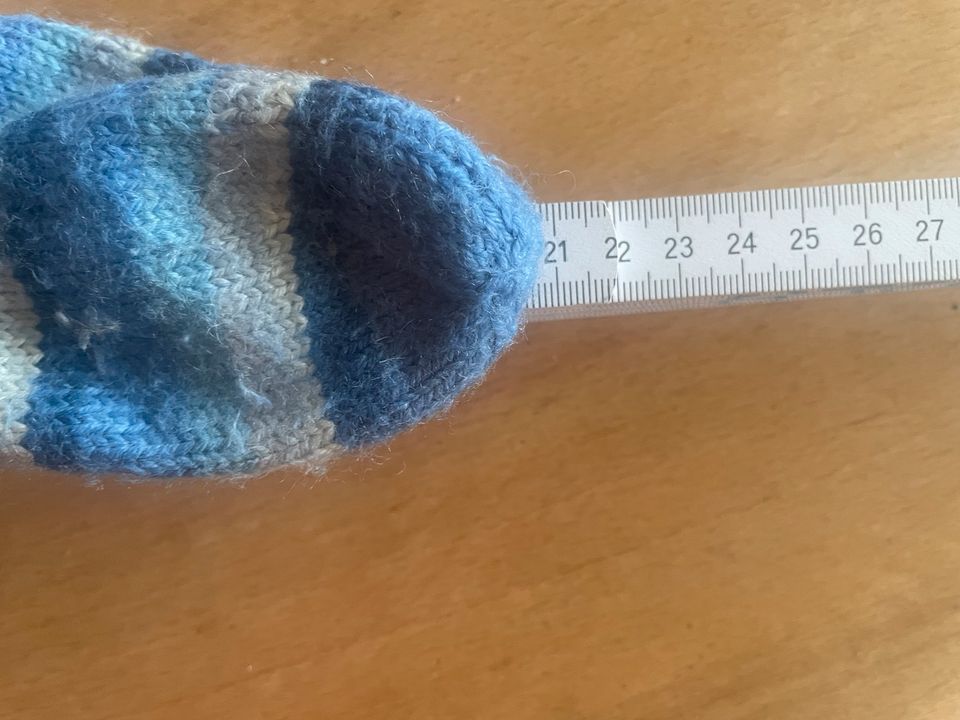 Stricksocken Kinder Blau gestreift in Bad Rappenau