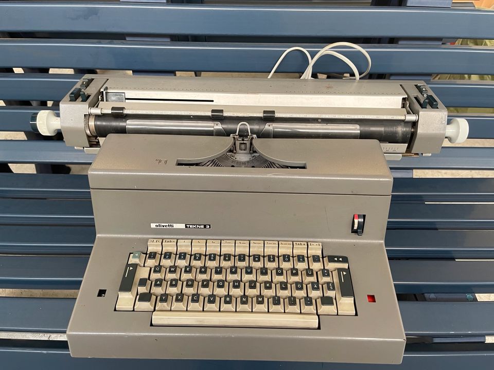 Schreibmaschine, Olivetti Tekne 3 (1965) Elektrisch in Siegen