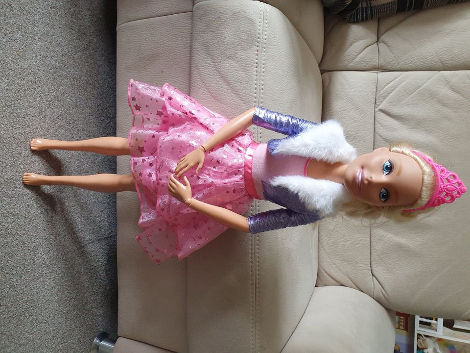 Barbie puppe 70 cm in Bordesholm