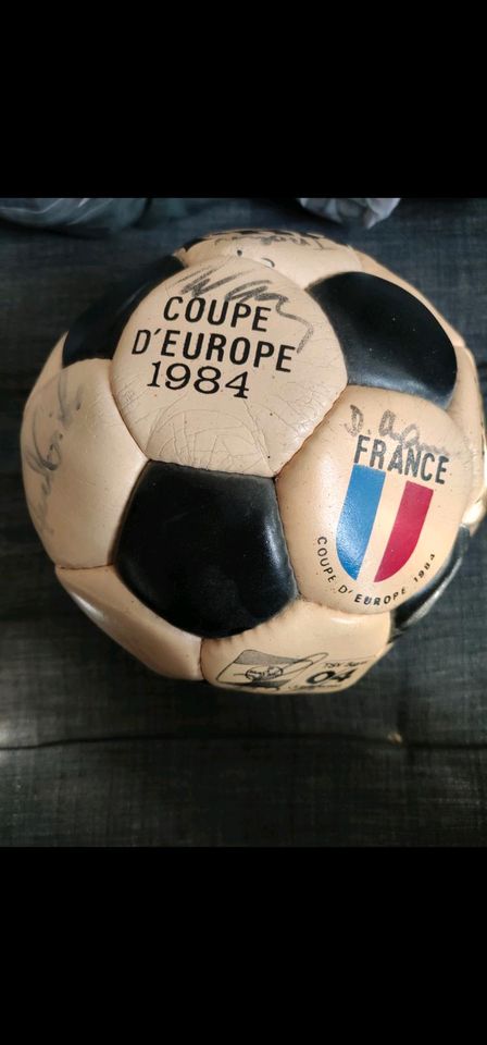 Original Europa cup Ball 1984 mit allen deutschen Unterschriften in Leverkusen
