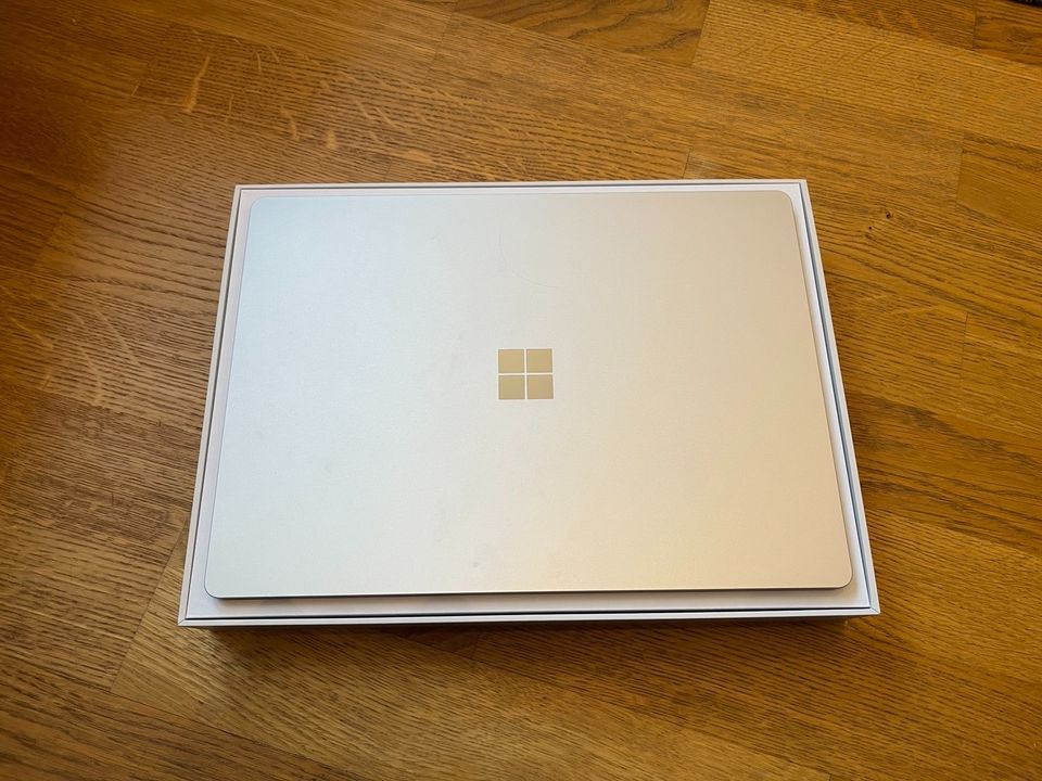 Microsoft Surface Laptop 3 13,5", Display defekt in Essen-Haarzopf