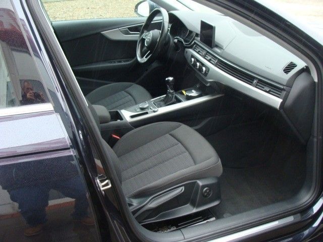 Audi A4 2.0 TDI Avant sport in Sauensiek